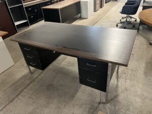 Executive Desk w/ Key